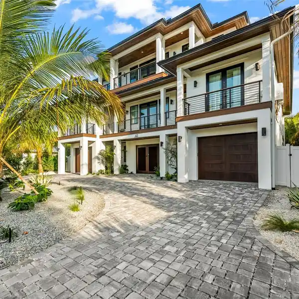GORGEOUS LUXURY HOME STEPS TO THE BEACH