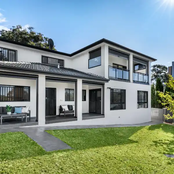 SUBSTANTIAL HOME IN A TRANQUIL SETTING