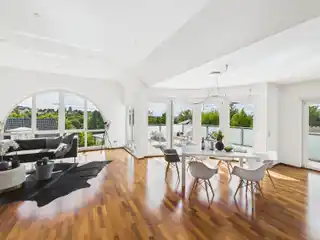 Elegant and Functional Penthouse Maisonette