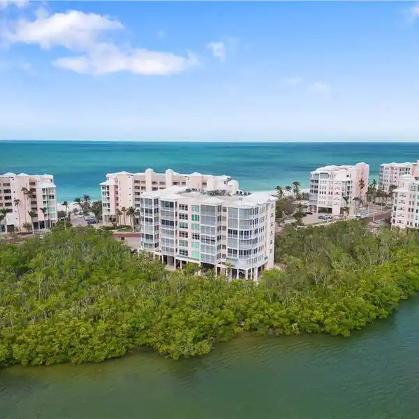 BEAUTIFUL BAY-VIEW UNIT IN BAREFOOT BEACH CLUB