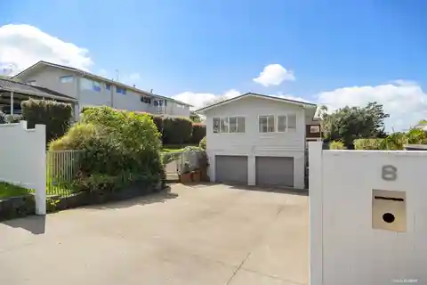 Coastal Charm in the Gateway of Centennial Park