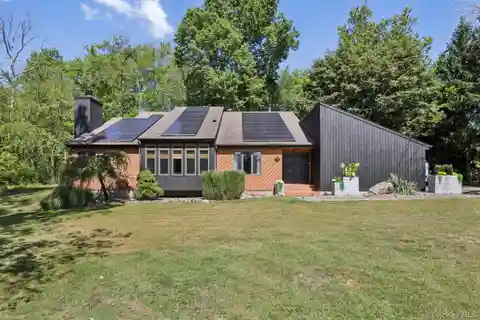 Cul-De-Sac Contemporary with Luxury and Flexibility