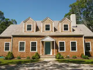 Stylish Sagaponack Barn with Light-Filled Living