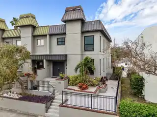 Meticulously Updated Townhome on the Davis Islands