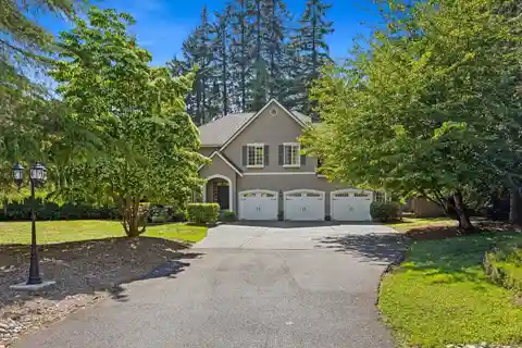 Rural Living in a Convenient Location