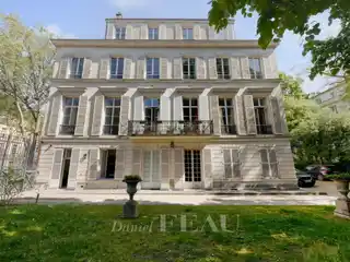 Charming South-facing Apartment by Versailles Château