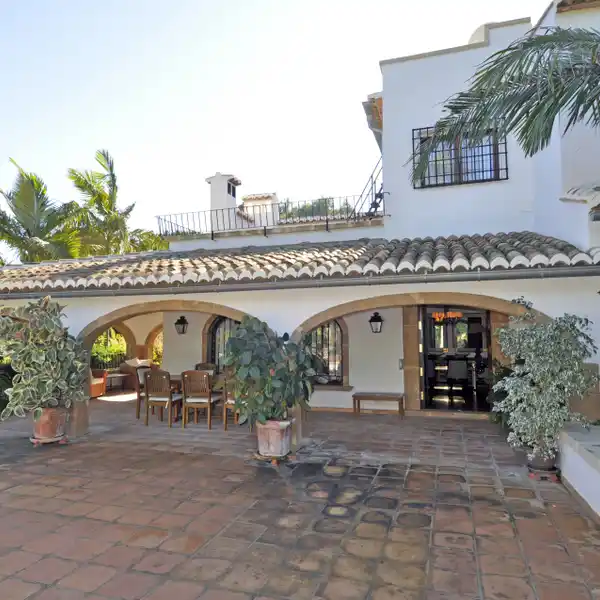 ELEGANT MEDITERRANEAN STYLE VILLA