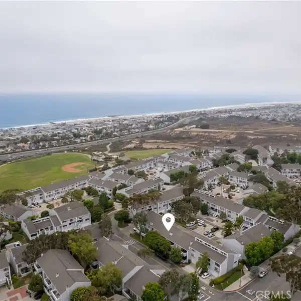 DELIGHTFUL NEWPORT CREST TOWNHOME