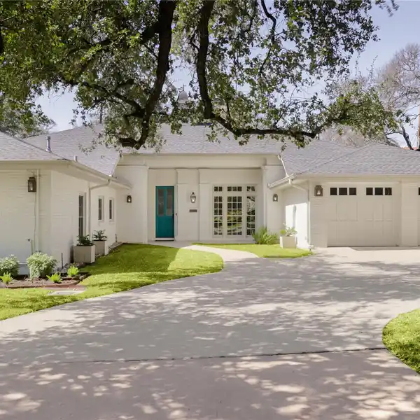 RARE ONE-STORY HOME IN TARRYTOWN