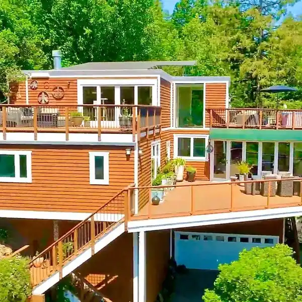 CUSTOM STUNNER ON PRESTIGIOUS MIDDLE RIDGE