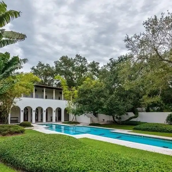 GREAT OPPORTUNITY FOR AN URBAN PARADISE