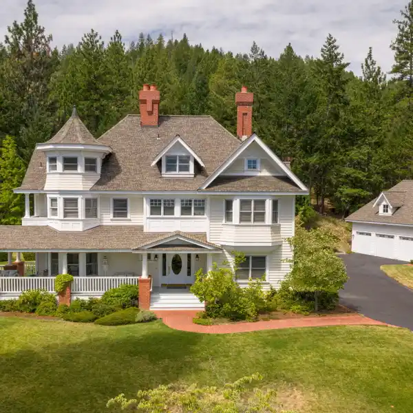 AMAZING PRIVATE ESTATE