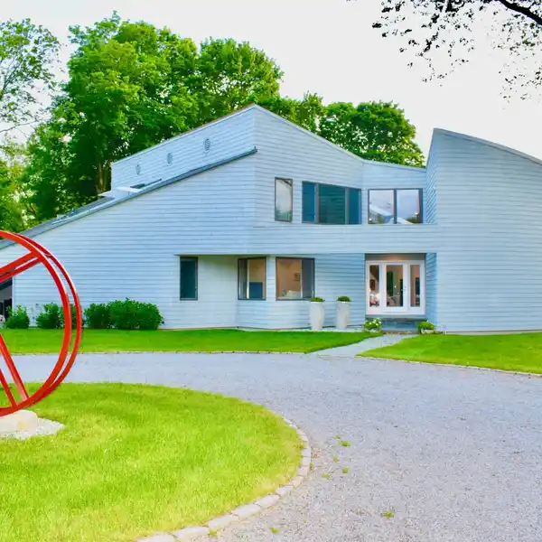 PERFECTLY CREATED MODERN OASIS FOR RENT