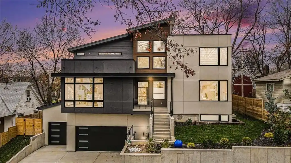 Exceptional New Contemporary Home in West Plaza