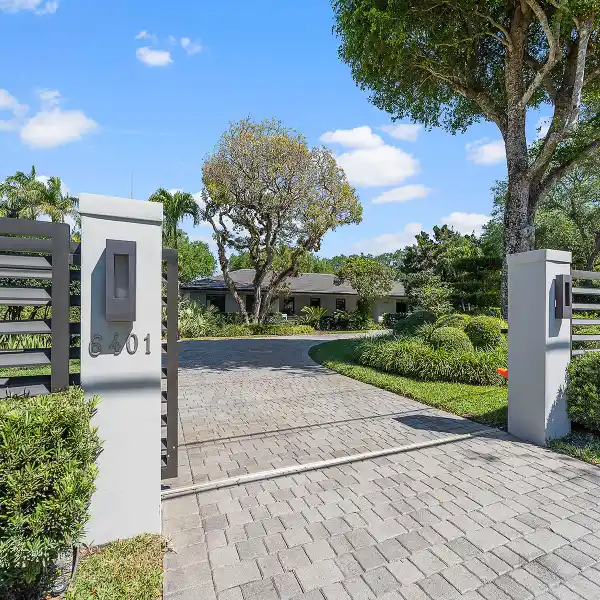 GATED ESTATE IN PRESTIGIOUS NORTH PINECREST