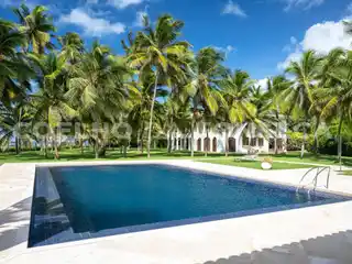 Spectacular House Right on the Sand