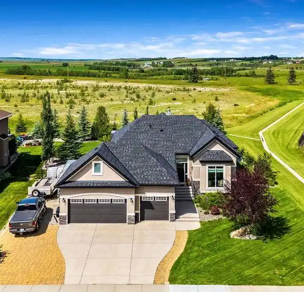 FULLY FINISHED BUNGALOW ON BEAUTIFULLY LANDSCAPED LOT