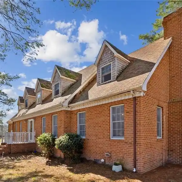 EXPANSIVE 21-ACRE PROPERTY