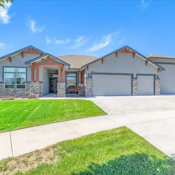 ULTIMATE ADVENTURE HOME WITH LAKE ACCESS NEARBY