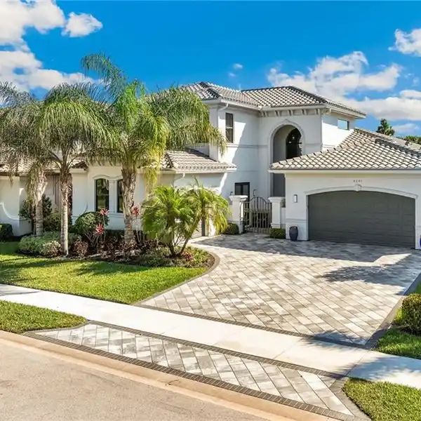 EXCEPTIONAL RESIDENCE IN THE HEART OF NORTH NAPLES