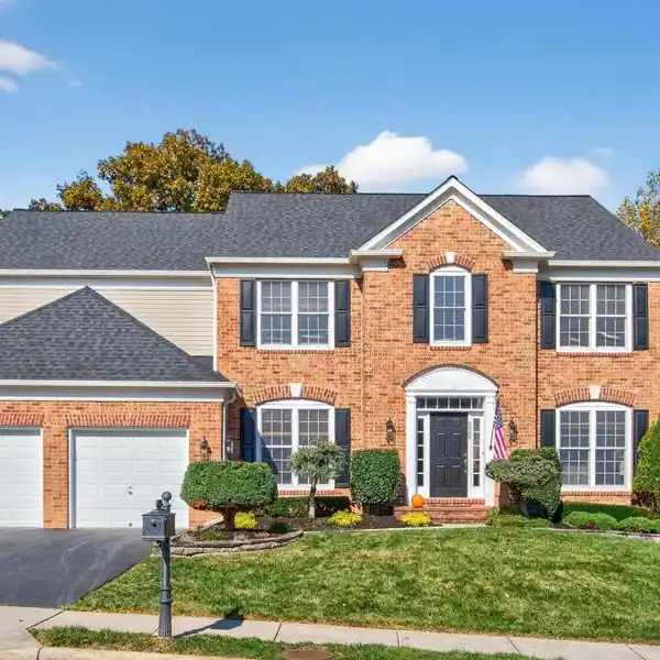 OPEN FLOOR PLAN WITH NATURAL LIGHT