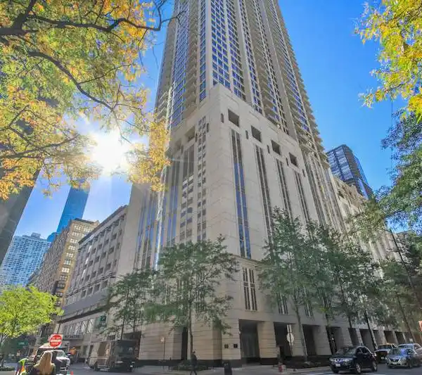 HALF-FLOOR PENTHOUSE BESPOKE RESIDENCE