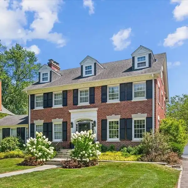 PICTURE PERFECT COLONIAL IN THE HEART OF EAST KENILWORTH
