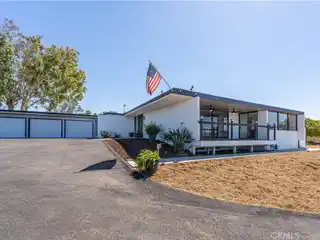 Timelessly Elegant Mid-century Modern Home
