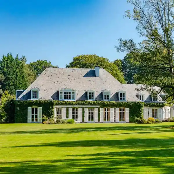 SPACIOUS OPEN PLAN VILLA IN THE BEAUTIFUL PINS NOIRS DISTRICT