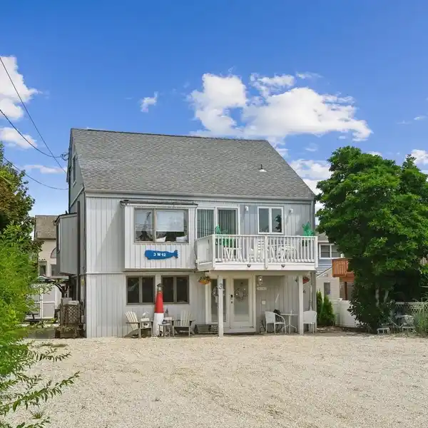 BEAUTIFUL HOME IN BARNEGAT LIGHT