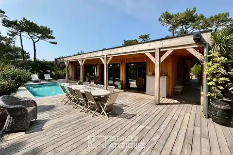 Contemporary Villa in a Sought-After Neighborhood