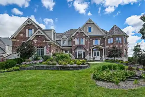 Bespoke Estate Defined by Timeless Elegance