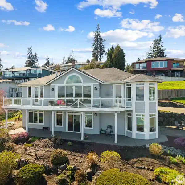 ONE-STORY HOME WITH WALKOUT AND BREATHTAKING VIEWS