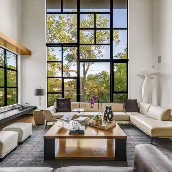 ELEGANCE AND MODERN CONVENIENCE IN A QUIET ESTATE LOCATION