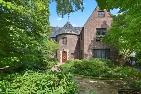 Enchanting English Oasis