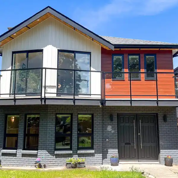 MODERN HIGH-EFFICIENCY HOME