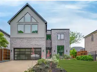 Contemporary Elegance in Glenridge Estates
