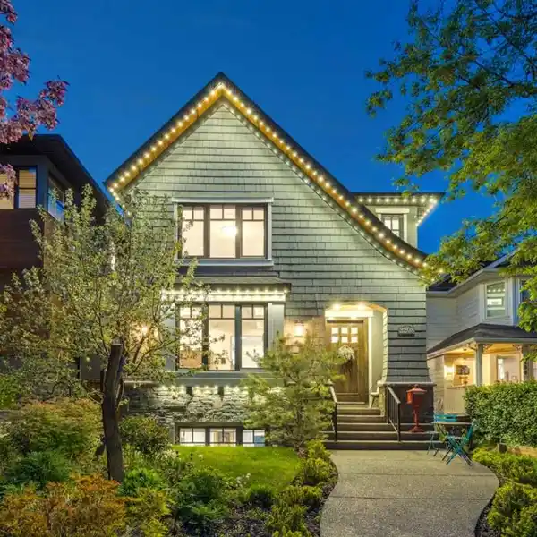 TRADITIONALLY INSPIRED HOME IN A TOP NEIGHBORHOOD