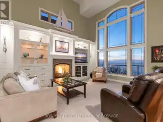 Stunning Vistas from This Private Sanctuary