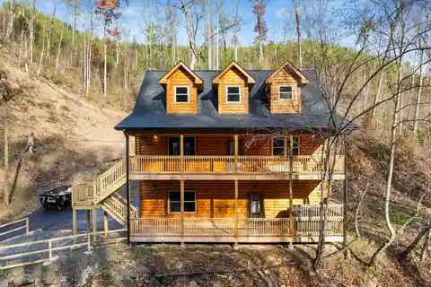 Charming Cabin in Chalet Village