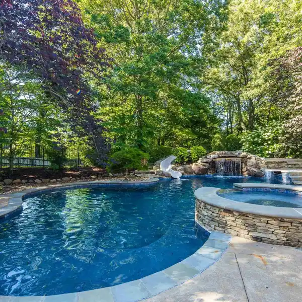 STUNNING MAGNOLIA HOME