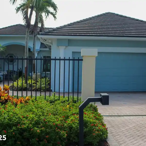 PALMETTO BAY POOL HOME IN LYCHEE GROVE ESTATES
