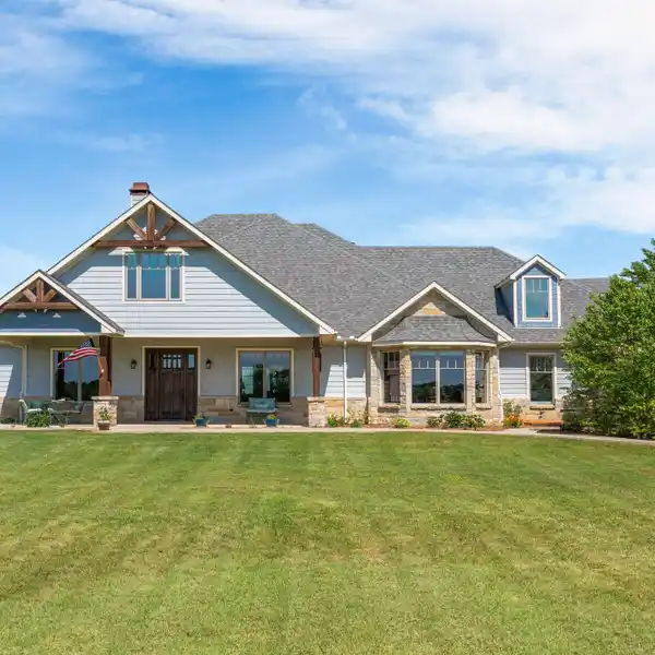 CRAFTSMAN ESTATE WITH SPECTACULAR PANORAMIC VIEWS