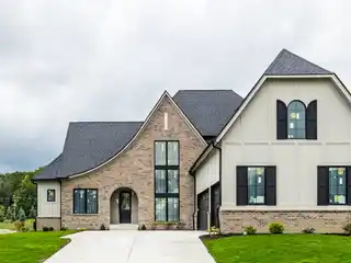 Stunning Modern Home in Gated Holliday Farms