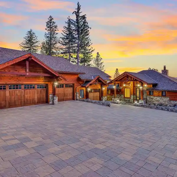 BRAND-NEW MOUNTAIN RETREAT