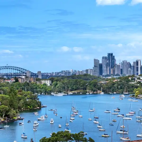 CAPTIVATING PROPERTY WITH SPECTACULAR CITY AND HARBOUR VIEWS