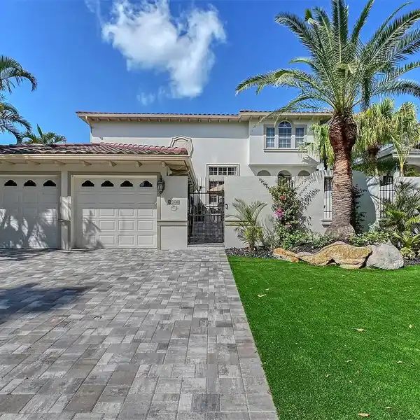 ELEGANT COASTAL LIVING STEPS FROM SHELL BEACH