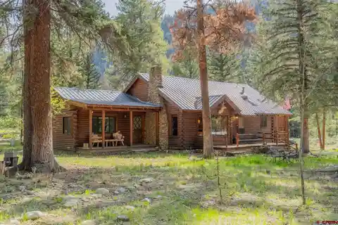 Cozy Creek-front Cabin