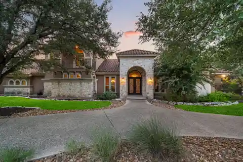 Exquisite Hill Country Living in Garden Ridge