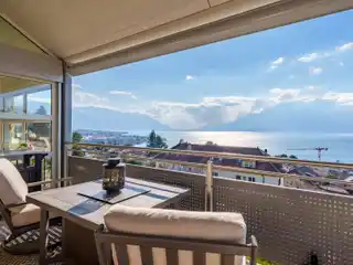 Spacious Apartment Overlooking Lake Geneva